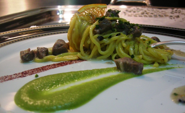 spaghetti all' uovo con ragù di cinghiale