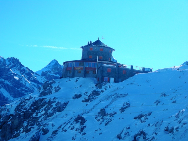 rifugio "Tibet" a 3000 metri