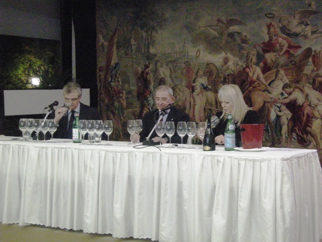 la degustazione di varie annate del Bellavista Vittorio Moretti con Mattia Vezzola, Vittorio Moretti, Daniela Scrobogna