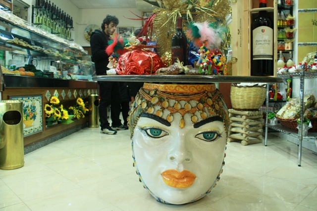 un tavolo originale e molto decorativo