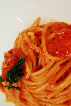 spaghetti Verrigni al pomodoro