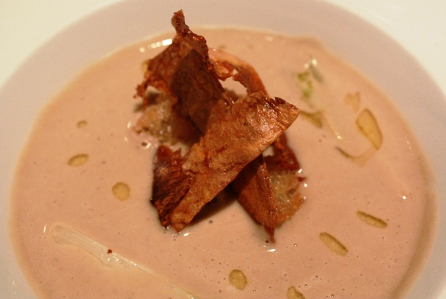 crema di ceci e nocciole con cipollotto glassato e chips di zucca