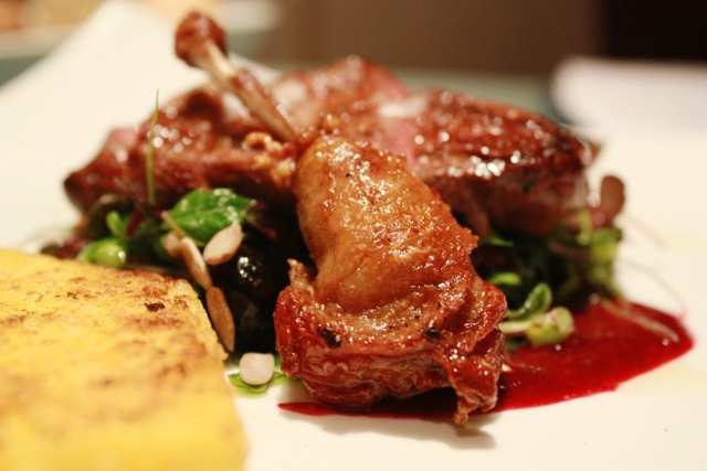 il buon piccione con crescione mirtilli e polenta
