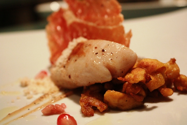 coniglio con sala al foiegras, spaetzle di zucca, liquirizia, polvere di pinoli e prosciutto croccante
