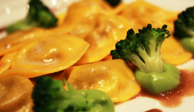 buoni questi ravioli di guancia con broccoli pecorino salsa miele e peperoncino