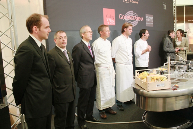 la staff dell' Hotel Gardena con il responsabile Roland, il maitre e il bravissimo Franz , sommelier di grande esperienza