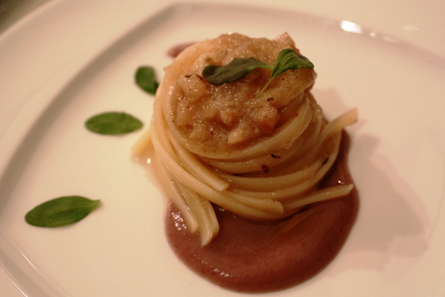 fresina di Setaro con genovese di calamaro e passata di fagiolo locale