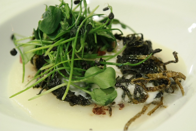 la crema di patate e zenzero con ostrica in alga nori e cuore di bufala