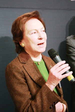 in abbinamento, perfetto anche dal punto di vista geografico, sono ambedue a Bardolino, i vini di Guerrieri Rizzardi, sopra l' elegante signora Maria Cristina Rizzardi