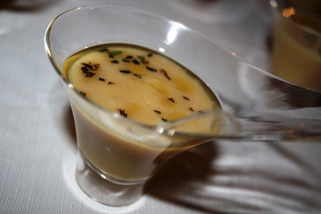 la sua vellutata di ceci e baccalà con l' olio nuovo