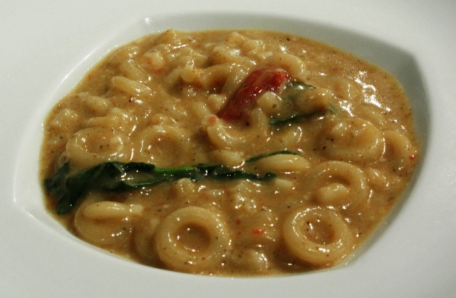 gli anellini di Filippo in salsa all' uva bianca
