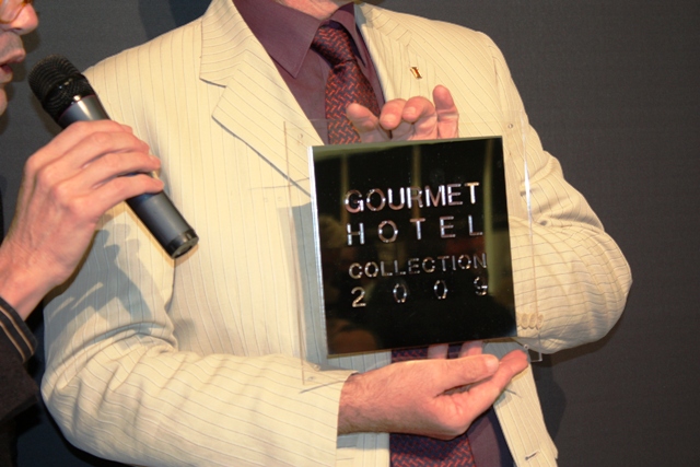 Helmuth Koecher con la targa GHC 09