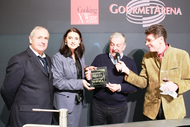 Lorenza Vitali consegna la targa dei GHC