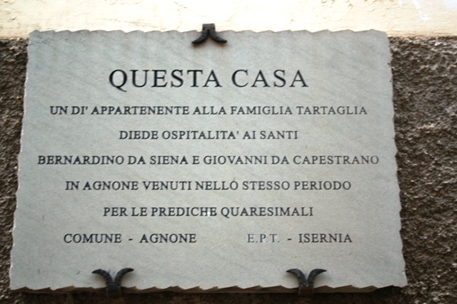 sono numerose le targhe commerative