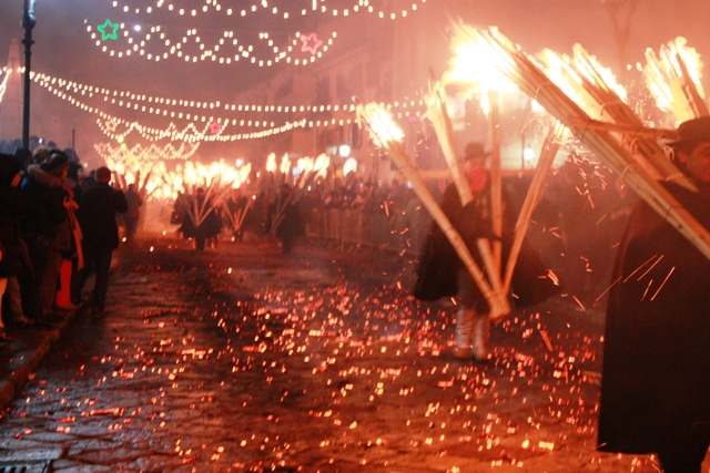 arde anche l' asfalto