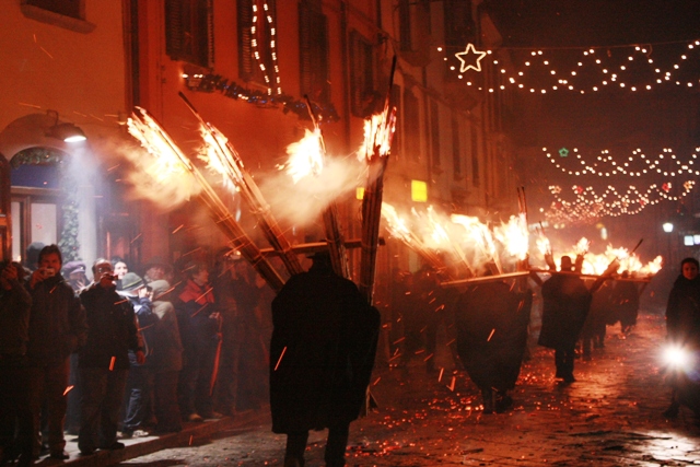 tra fiamme e fumo