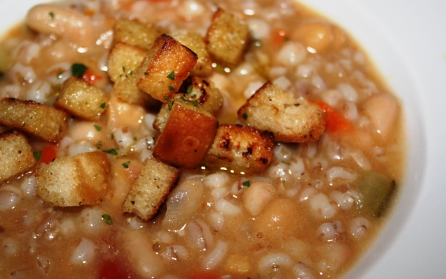 alcuni piatti del ristorante dell' Hotel Duca del Sannio: la zuppa di farro