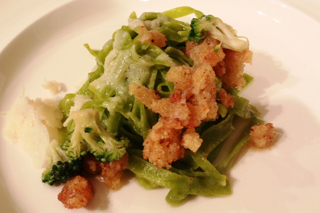 tagliolini di cime di rapa con olio alle acciughe e formaggio di Frant