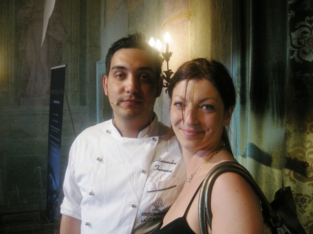 alessandro-e-giusy-ferrarini Alessandro Ferrarini con Giusy che vi riceve in sala alla Grotta di Brisighella