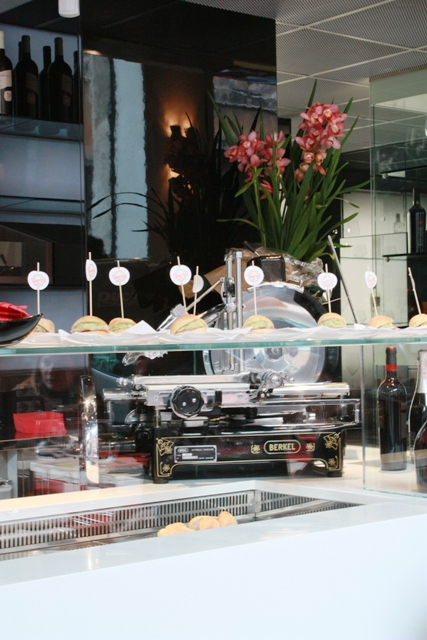 berkel il banco con i panini e la bellissima berkel