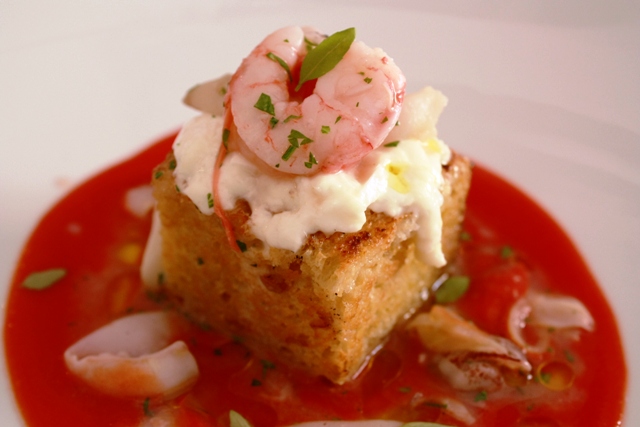 bruschetta di grano duro con insalatina pesciolini basilico pom e bufala siciliana