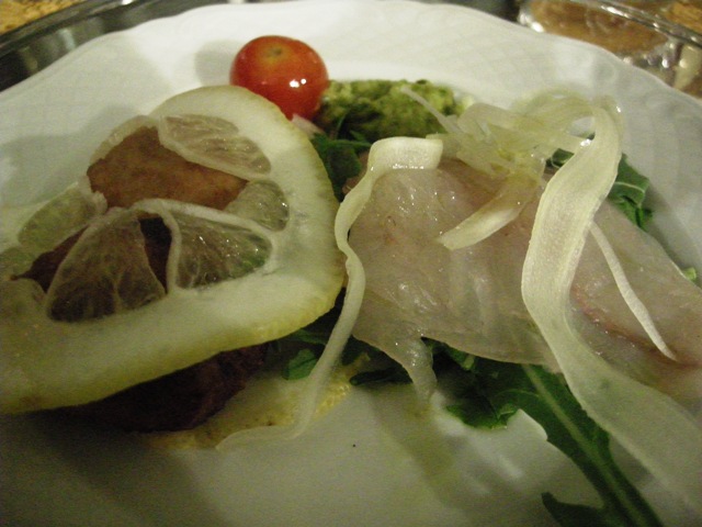 crudo2 carpaccio di marmora con polpettine di pesce sciabola