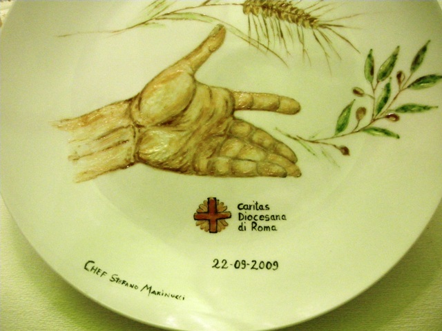 dscn9257 il disegno realizzato dal vivo con salse alimentari colorate dallo chef Stefano Marinucci