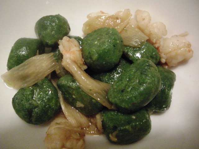 gnocchi-ortica gnocchi di ortica con scampi e asparagi bianchi