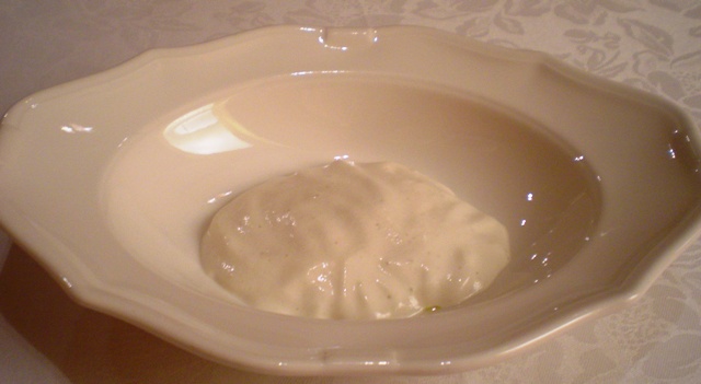 ravioli-erborinato-mousse-mandorle i ravioli di erborinato con schiuma di mandorle di perlaceo candore