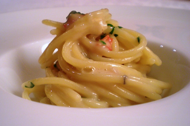spaghetti-con-canocchie spaghetti con canocchie crude pomodori essiccati salsa caffè