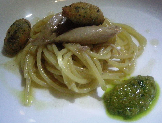 spaghetti-cozze-fritte-alle-erbette-e-fiori-di-zucca