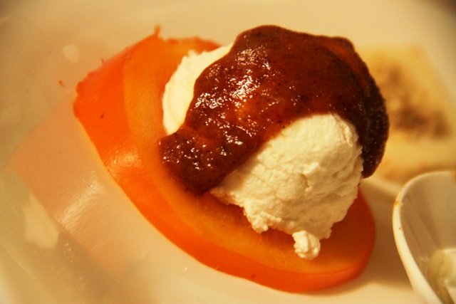 ricotta di capra con marmellata di cachi