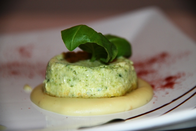 flan di zucchine con purè di fave e polvere di peperoni cruschi