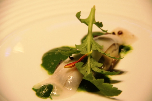 ostrica con cru di cacao lardo di Colonnata limone e crema di erbe di Salvatore Bianco con abbinato un ottimo Furore bianco di Marisa Cuomo