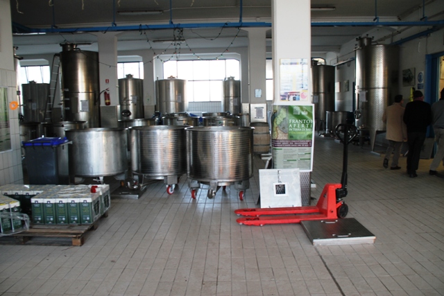 un capannone grande e moderno