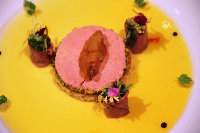 sinfonia di fegato d'oca con chutney di mela annurca e gel di sauternes allo zafferano