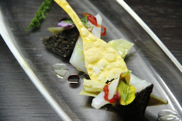 carciofo con limone salato seppioline e gelatina di cola e alga disidratata